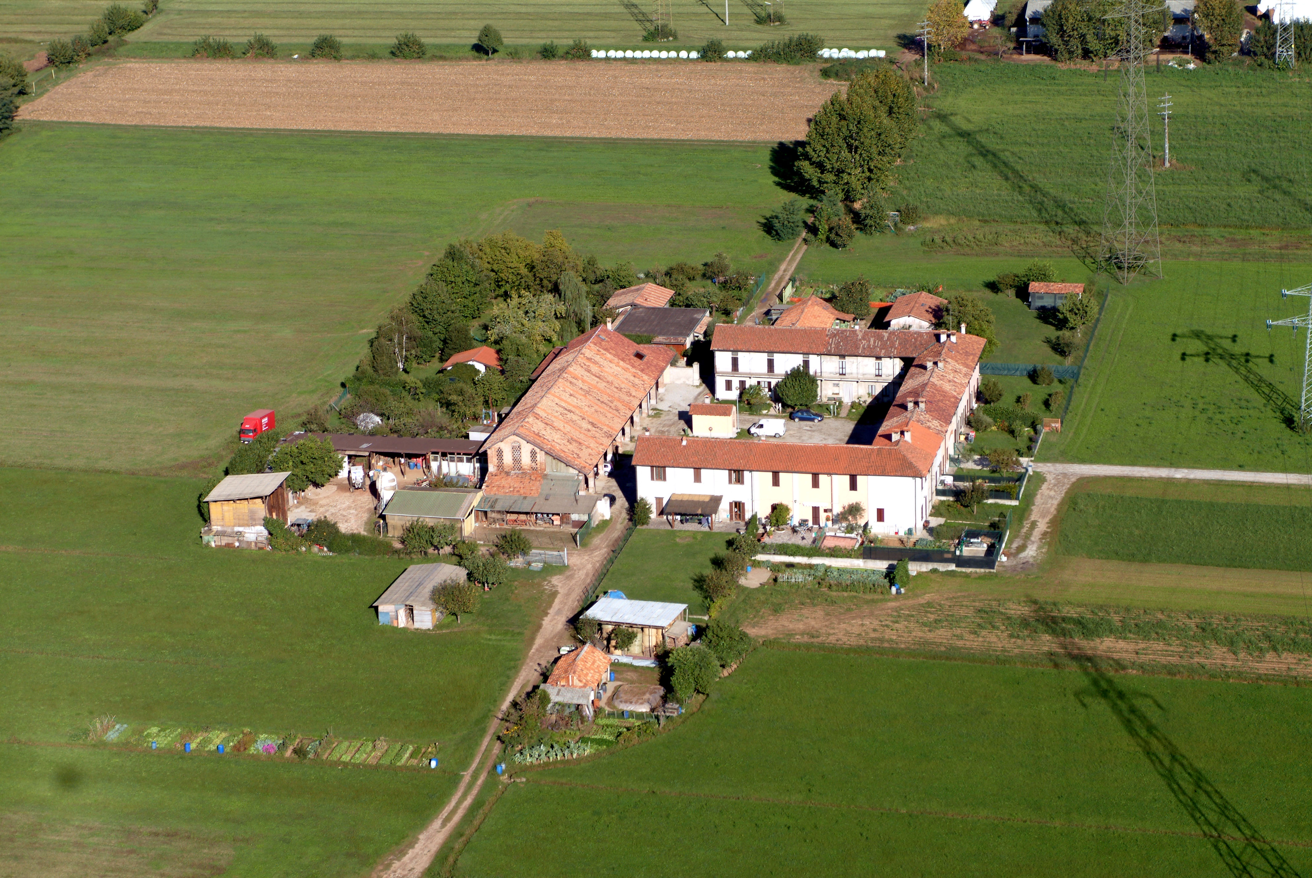 Cascina Pareana - By Comune di Brugherio - Ufficio Urbanistica - via Wikimedia Commons