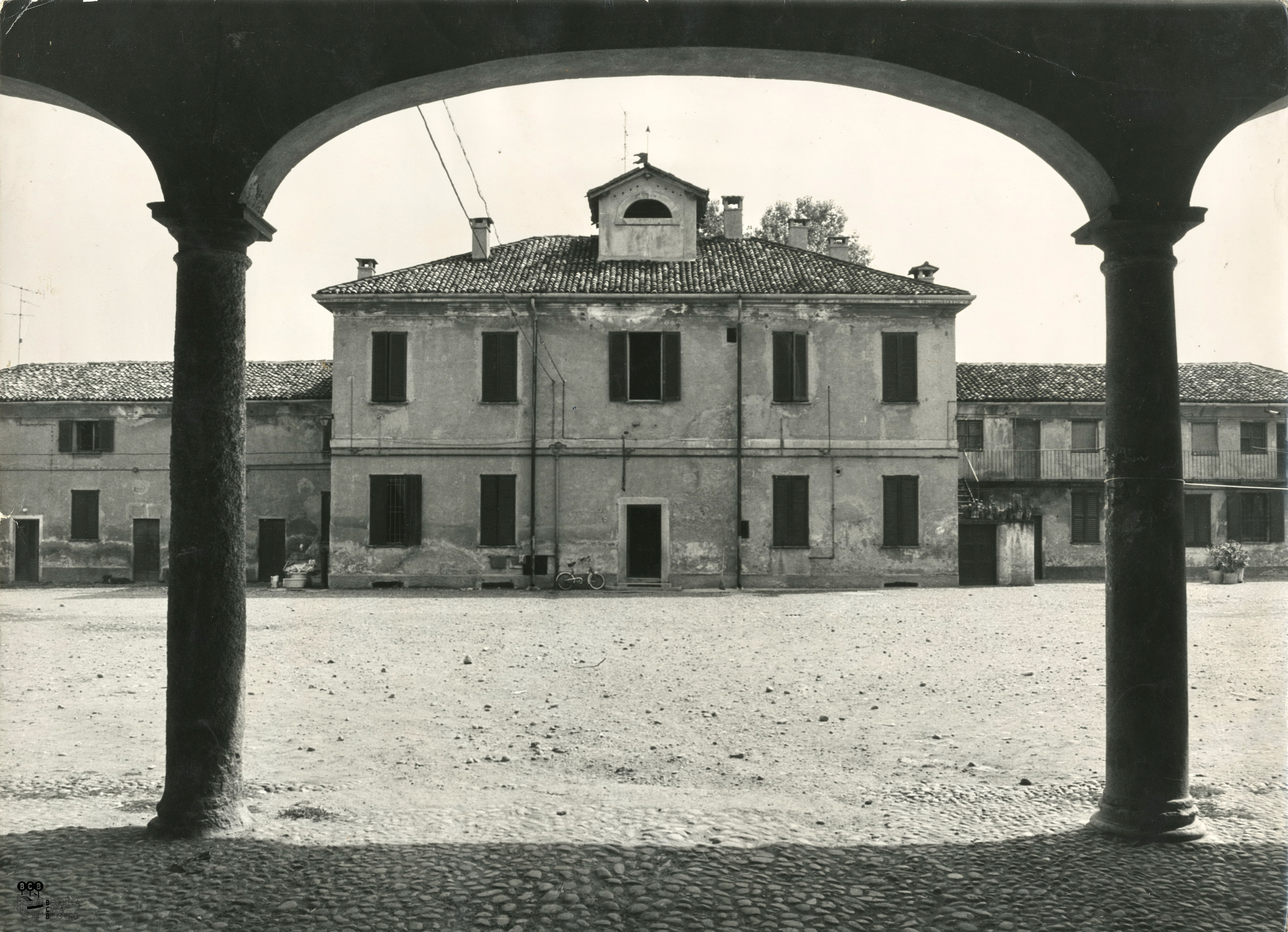 Cascina Sant'Ambrogio - di Antonio Bellina e Franco Pompiglio - dall'archivio foto della Biblioteca Civica