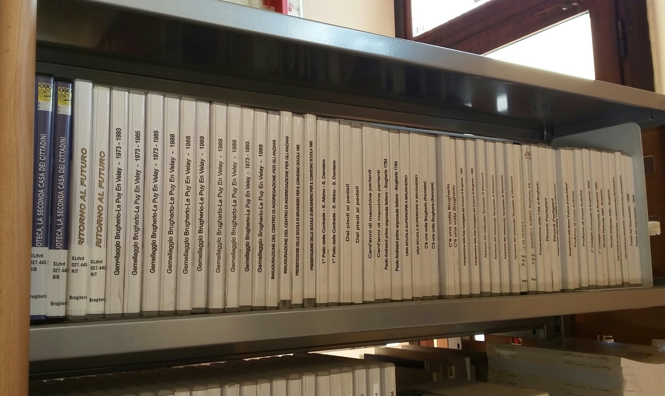 Alcuni DVD disponibili nella Sezione di storia locale della Biblioteca Civica